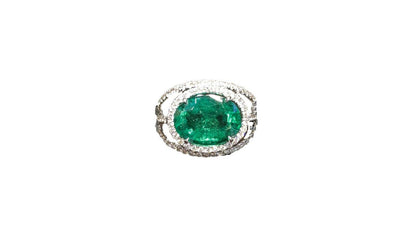 EMERALD OVAL SHAPE SET DIAMOND ROUND BRILLIANT SHAPE SET DIAMOND RING