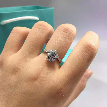 Moissanite V Shaped Silver 18K White Gold Four Claw Crown Princess and Diamond R