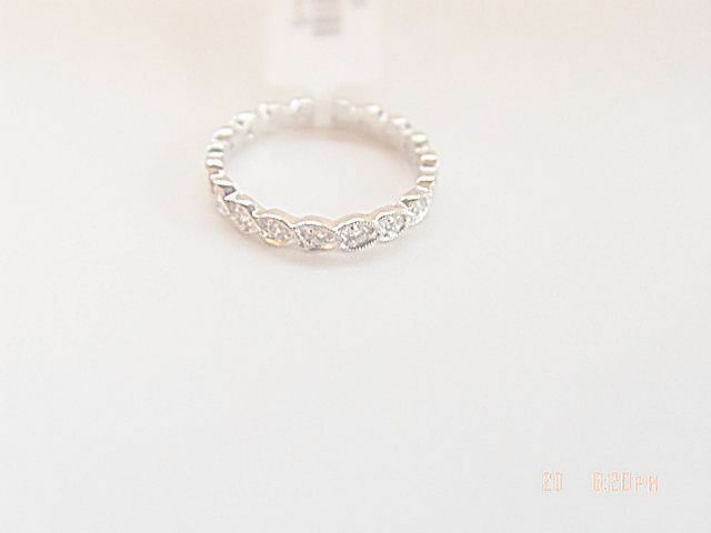 DIAMOND ROUND HEART DESIGN ETERNITY BAND WHITE GOLD