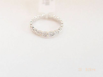 DIAMOND ROUND HEART DESIGN ETERNITY BAND WHITE GOLD