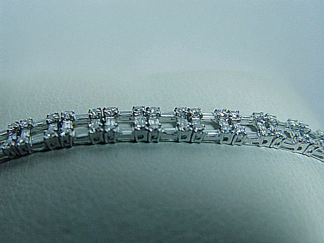 DIAMOND ROUND BR SHAPE 102 STONE BAGUETTE SHAPE 101 STONE DIAMOND PRONG BRACELET