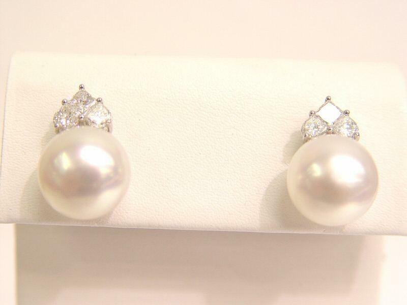 13.80 MM 2 WHITE SOUTH SEA PEARL'S ROUND SHAPE AND 4 HALF MOONS AND 2 PRINCESS