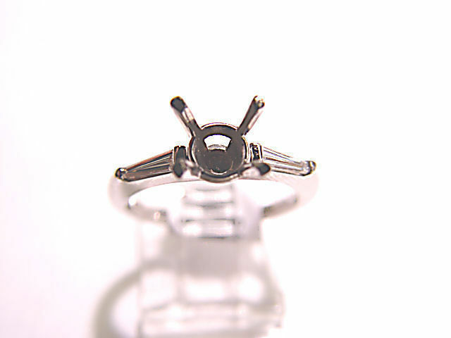 DIAMOND 2 TAPERED BAGUETTE SHAPE SETTING 4 PRONG