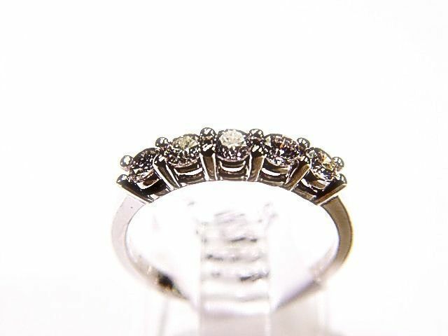 5 ROUND BRILLIANT DIAMOND COMMON PRONG SET BAND