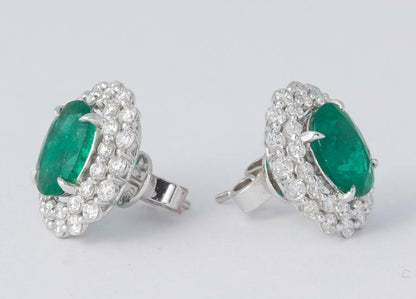 3.08 carats of fine green oval emeralds 2.05 carats of round brilliant cut dimd