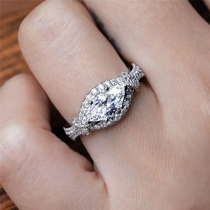 Exquisite Marquise Cut Natural Gem Moissanite 18K White Gold Women'S Ring Simula