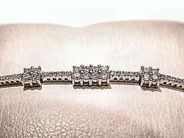 ROUND BRILLIANT CUT DIAMOND BOX AND LINE TENNIS DIAMOND BRACELET