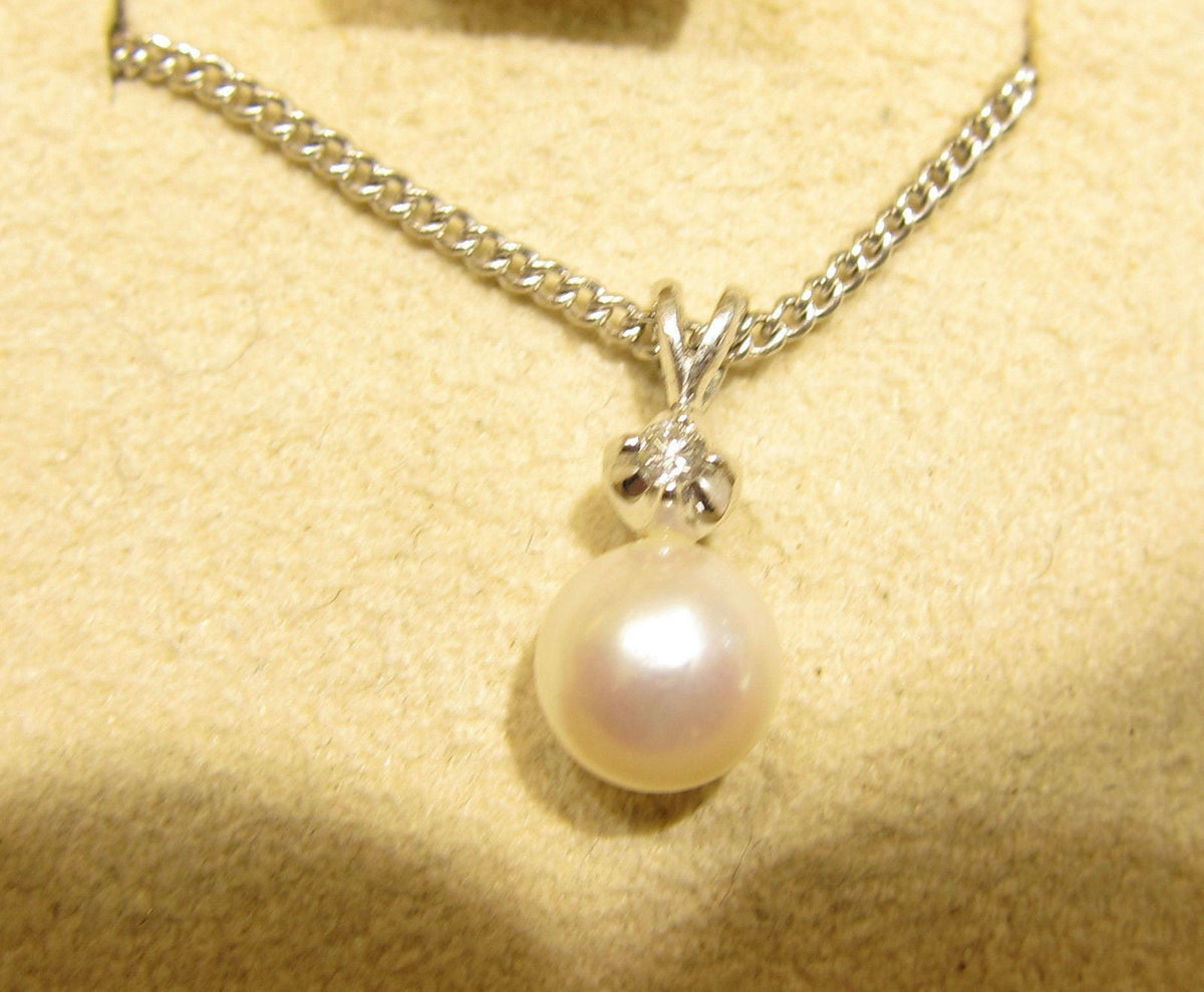 DIAMOND ROUND BRILLIANT SHAPE PEARL ROUND SHAPE PENDANT