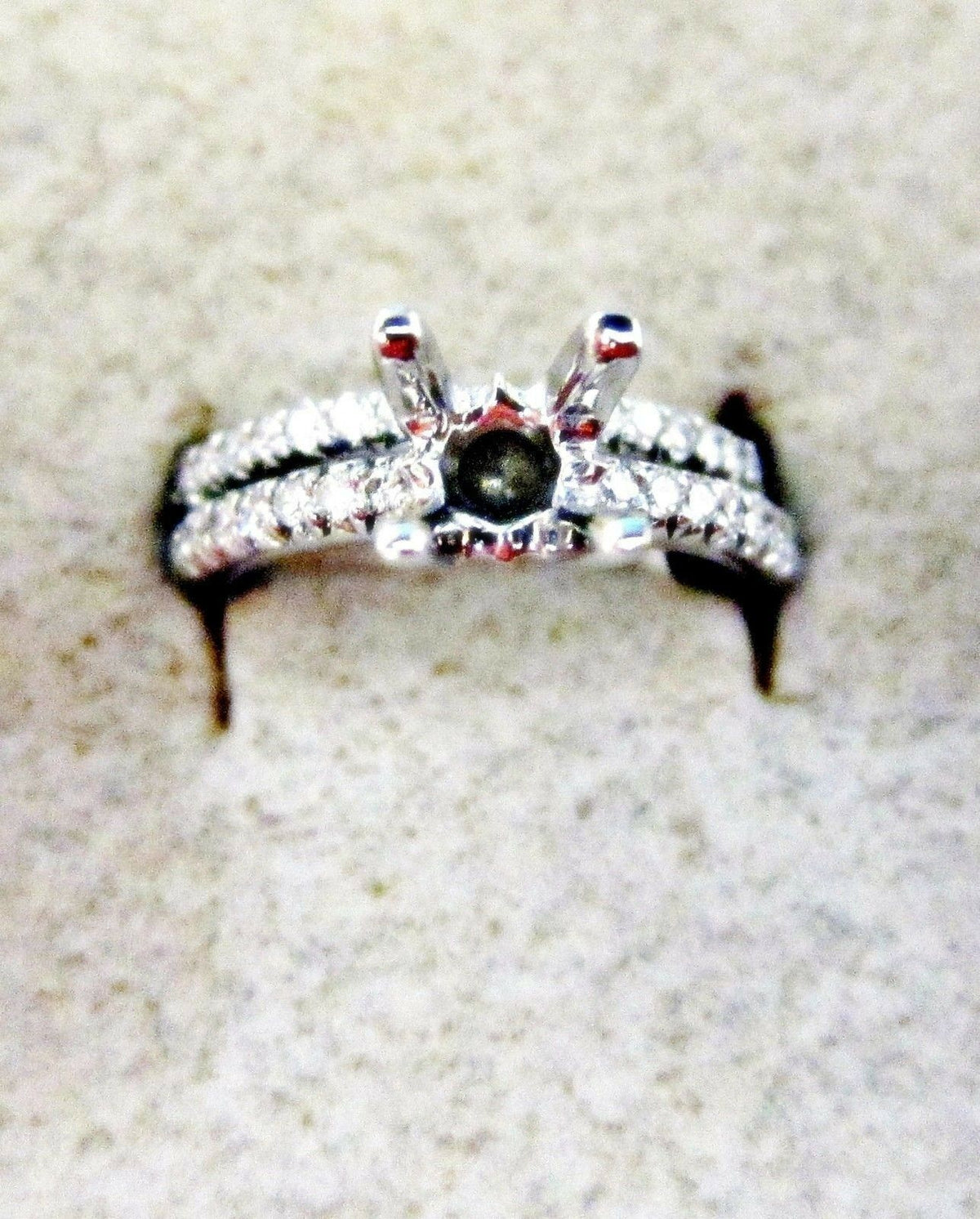 TWO PIECE SET BAND AND SETTING DIAMOND