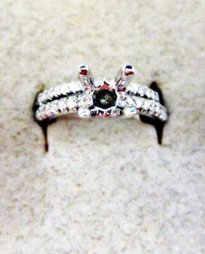 TWO PIECE SET BAND AND SETTING DIAMOND