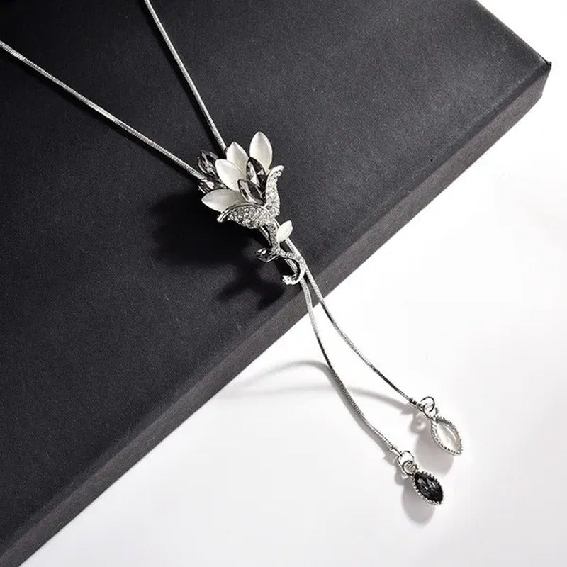 Women'S Fashion Pendant Necklace Rose Flower Studded Tassel Sweater Chain Decora