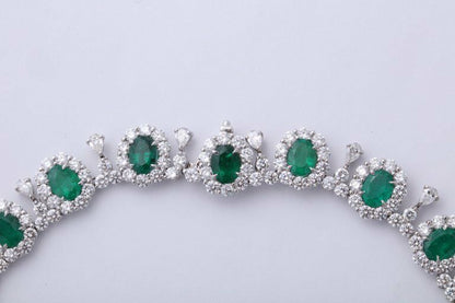 emerald and diamond necklace. 39.09 carats of fine green emerald lariette