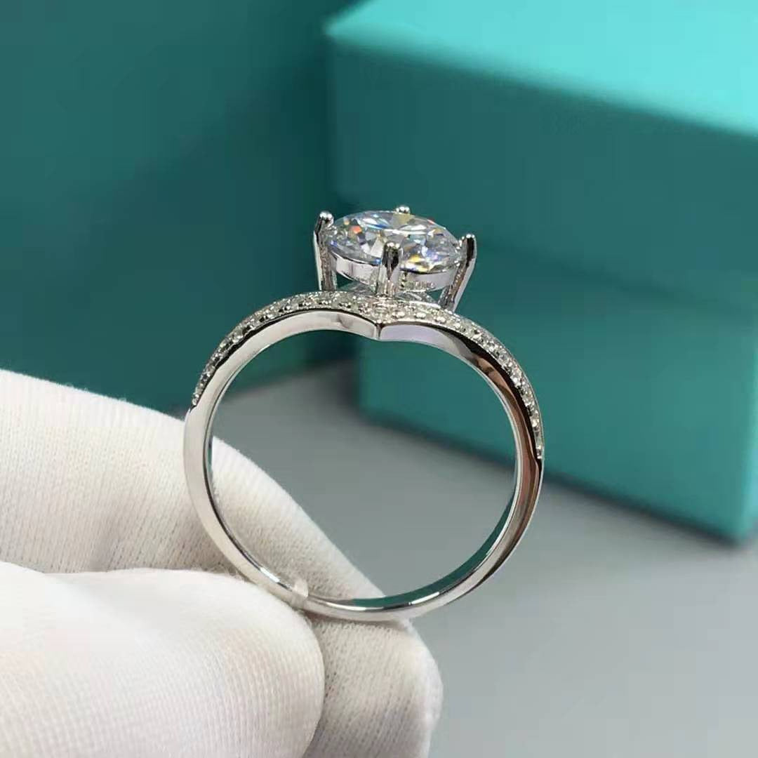 Moissanite V Shaped Silver 18K White Gold Four Claw Crown Princess and Diamond R