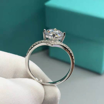 Moissanite V Shaped Silver 18K White Gold Four Claw Crown Princess and Diamond R