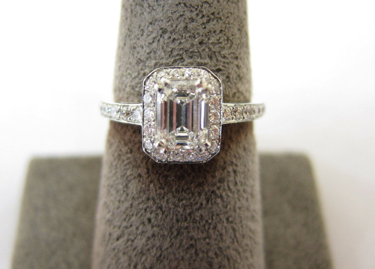 CERTIFIED EMERALD SHAPE DIAMOND AND ROUND SHAPE DIAMOND SET TOP ENGAGEMENT RING