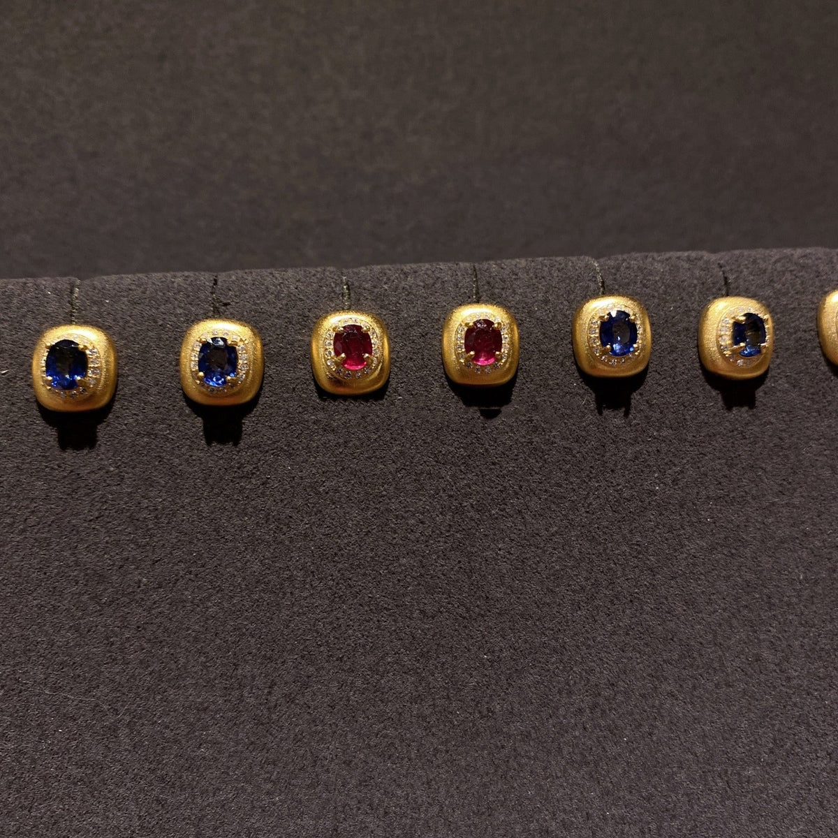 Men'S and Women'S Natural Sapphire Stud Earrings