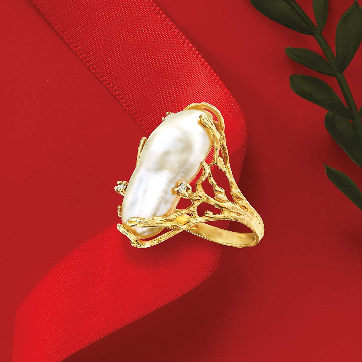 10X24Mm Cultured Baroque Pearl Ring with Diamond Accents in 14Kt Yellow Gold. Si