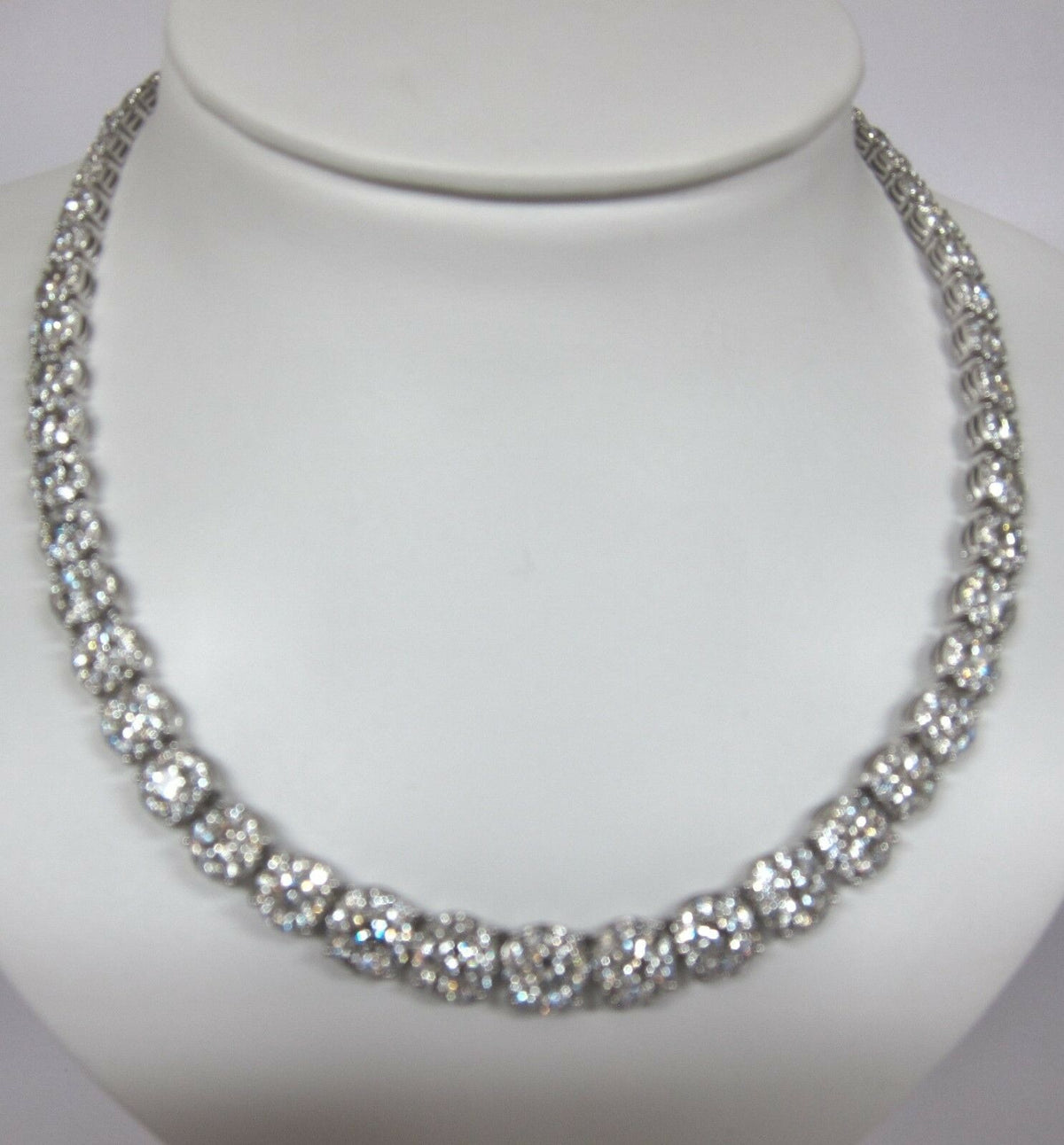 DIAMOND NECKLACE ROUND BRILLIANT BIG HALO GRADUATED AROUND SET CENTER 9.00 MM