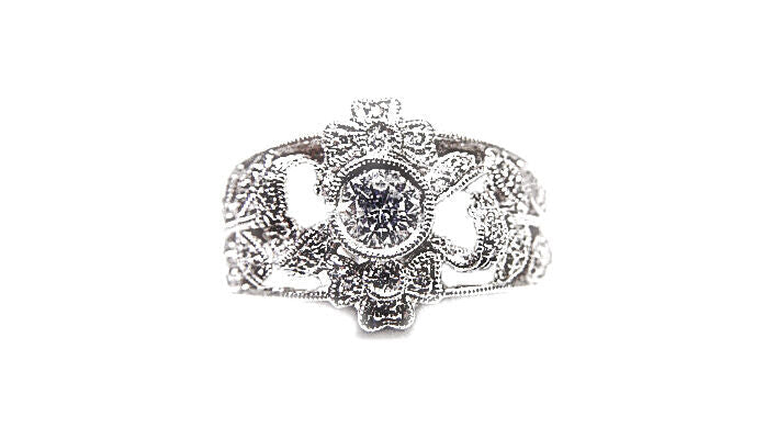 DIAMONDS SET ON TOP BAND