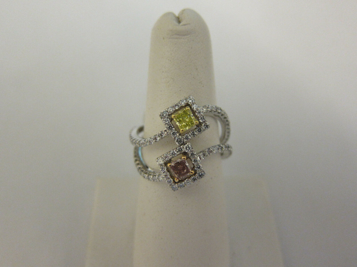 DIAMOND FANCY PINK .15 CT FANCY YELLOWISH GREEN .15 CT PRINCESS SHAPE SET ROUND
