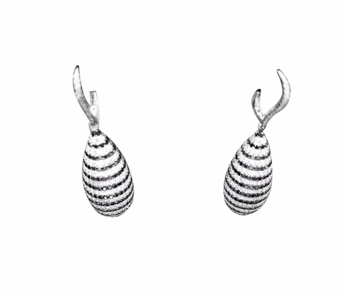 BLACK DIAMOND AND WHITE DIAMOND EARRING