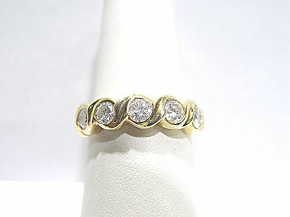 DIAMOND 5 ROUND BRILLIANT SHAPE BEZEL SET DIAMOND BAND