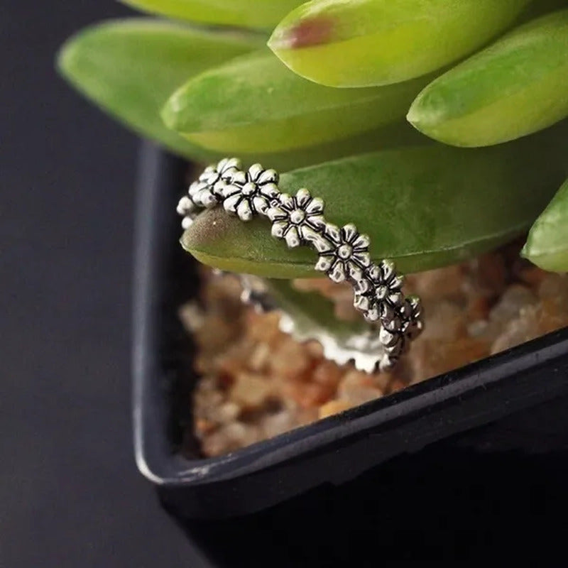 Fashion Jewelry for Women a Lovely Little Daisy Flower Crystel Ring