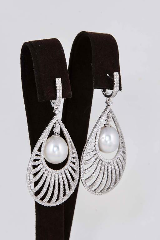 Pearl Diamond Gold Fashion Earrings 4.09 ct of F color VS clarity diamond 18 K