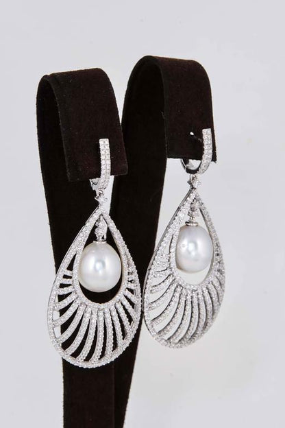 Pearl Diamond Gold Fashion Earrings 4.09 ct of F color VS clarity diamond 18 K