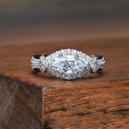 Exquisite Marquise Cut Natural Gem Moissanite 18K White Gold Women'S Ring Simula