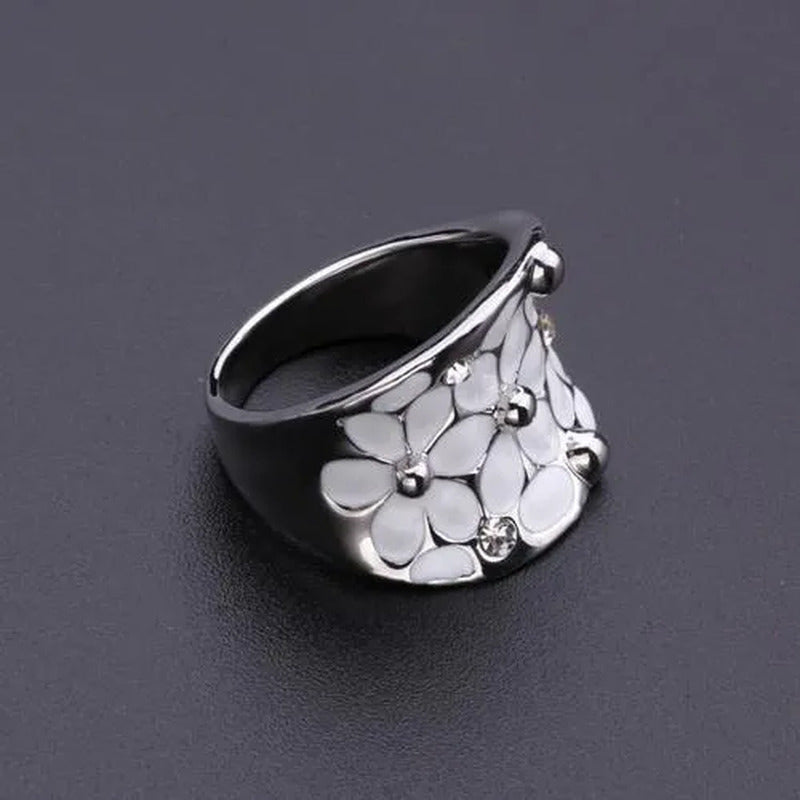 Ladies White Flower Pattern Ring