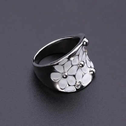 Ladies White Flower Pattern Ring