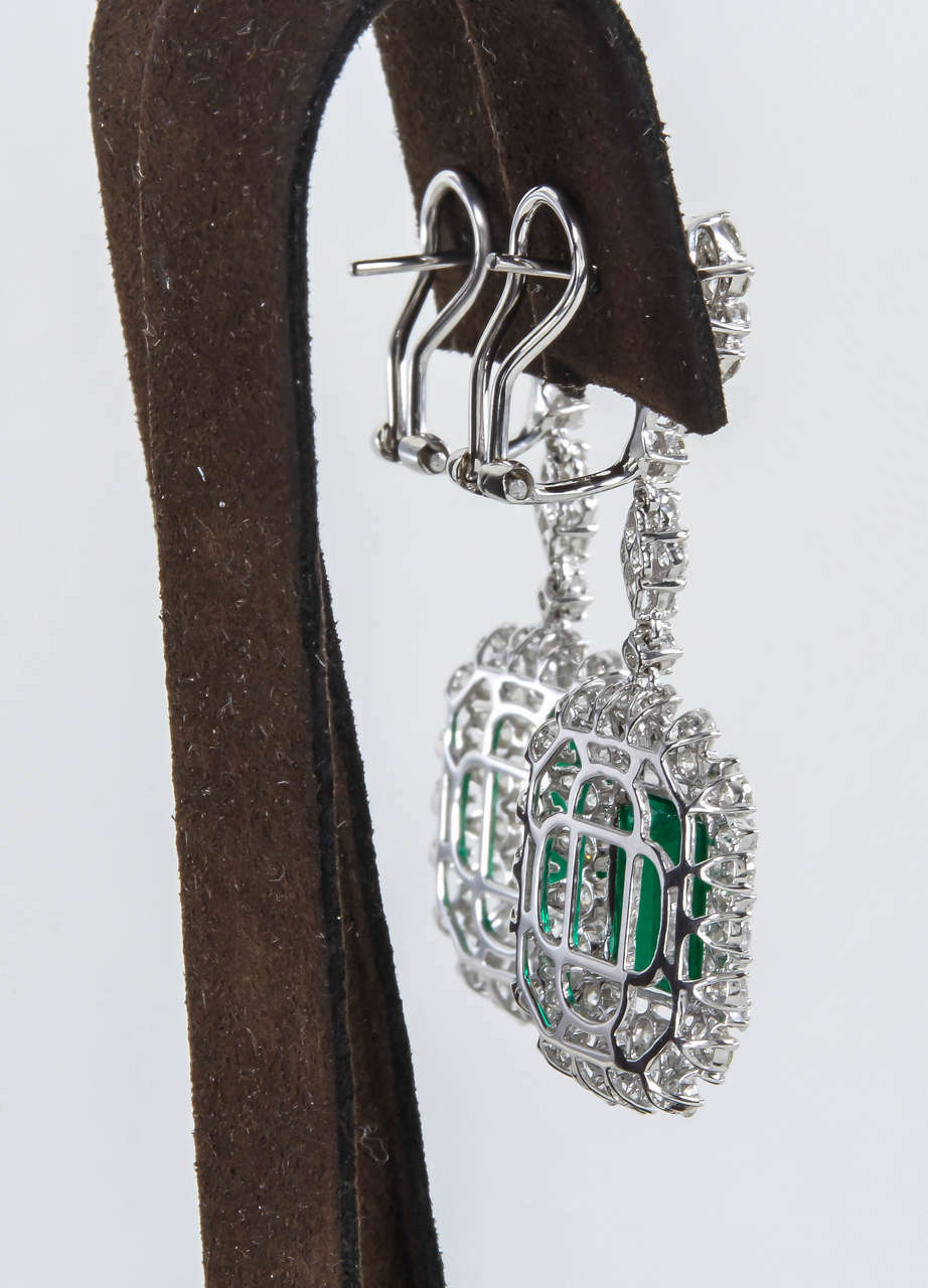EMERALD GREEN TWO SET ROUND BRILLIANT DIAMOND EARRING