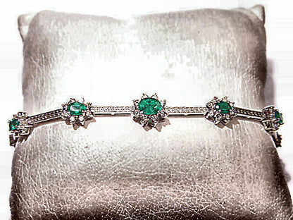 GRADUATED FROM CENTER 9 OVAL GREEN EMERALDS SET WITH ROUND BRILLIANT CUT DIAMOND