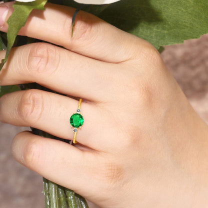 10K Yellow Gold Engagement Solitaire Ring Set with 0.80 Ct round Green Simulated