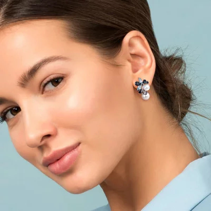 6-8.5 Mm White round Freshwater Cultured Pearl with Blue Topaz and Sapphire Clus