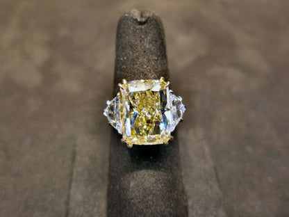 GIA CERTIFIED FANCY YELLOW DIAMOND CUSHION BRILLIANT DIAMOND SIDE SHEILD SHAPE