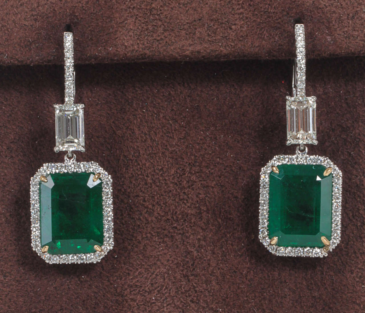EMERALD 2 EMERALD SHAPE DIAMOND EMERALD SHAPE AND ROUND DROP HALO