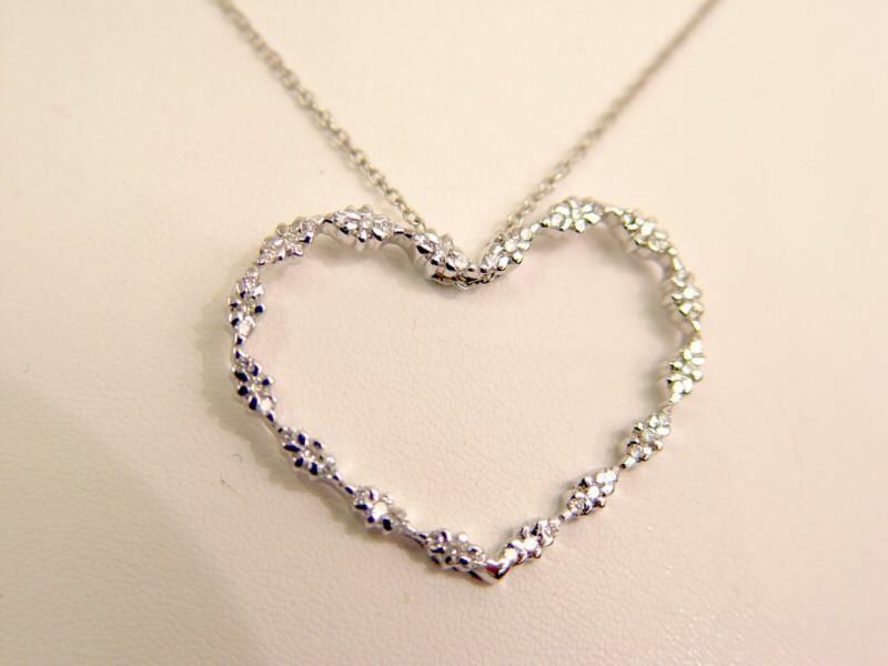 DIAMOND HEART PENDANT .45 CT 18 K WHITE GOLD 16 INCHES DIAMOND PENDANT HEART