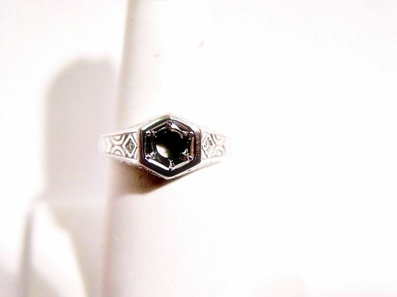 ANTIQUE STYLE SETTING PLATINUM DIAMOND .08 CT