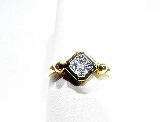 DIAMOND 4 TAPERED PRINCESS SHAPE INVISIBLE SET DIAMOND
