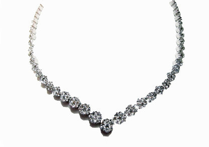 DIAMOND CLUSTER V LOOKING SEVEN DIAMOND SET EACH CLUSTER