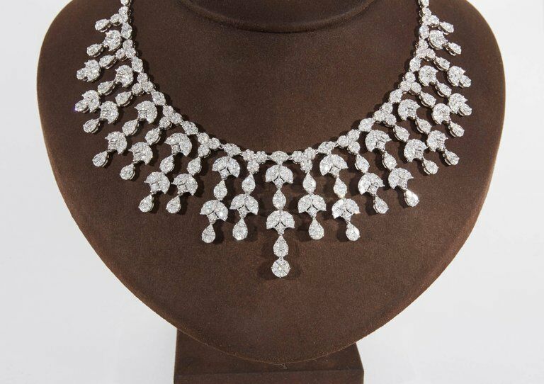 Grand Diamond Drop Necklace 63.29 carats F VS 18 k white gold Necklace Drop