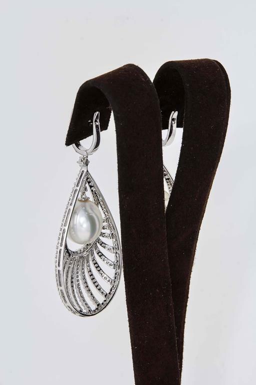 Pearl Diamond Gold Fashion Earrings 4.09 ct of F color VS clarity diamond 18 K