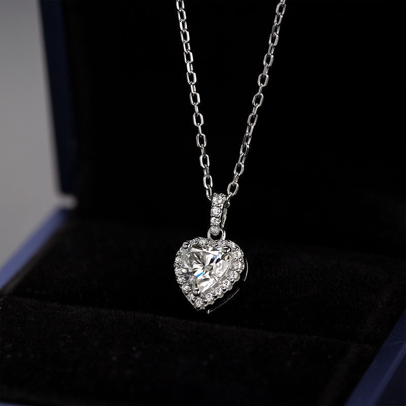 European and American Fashion Heart-Shaped Mosang Stone Necklace Women