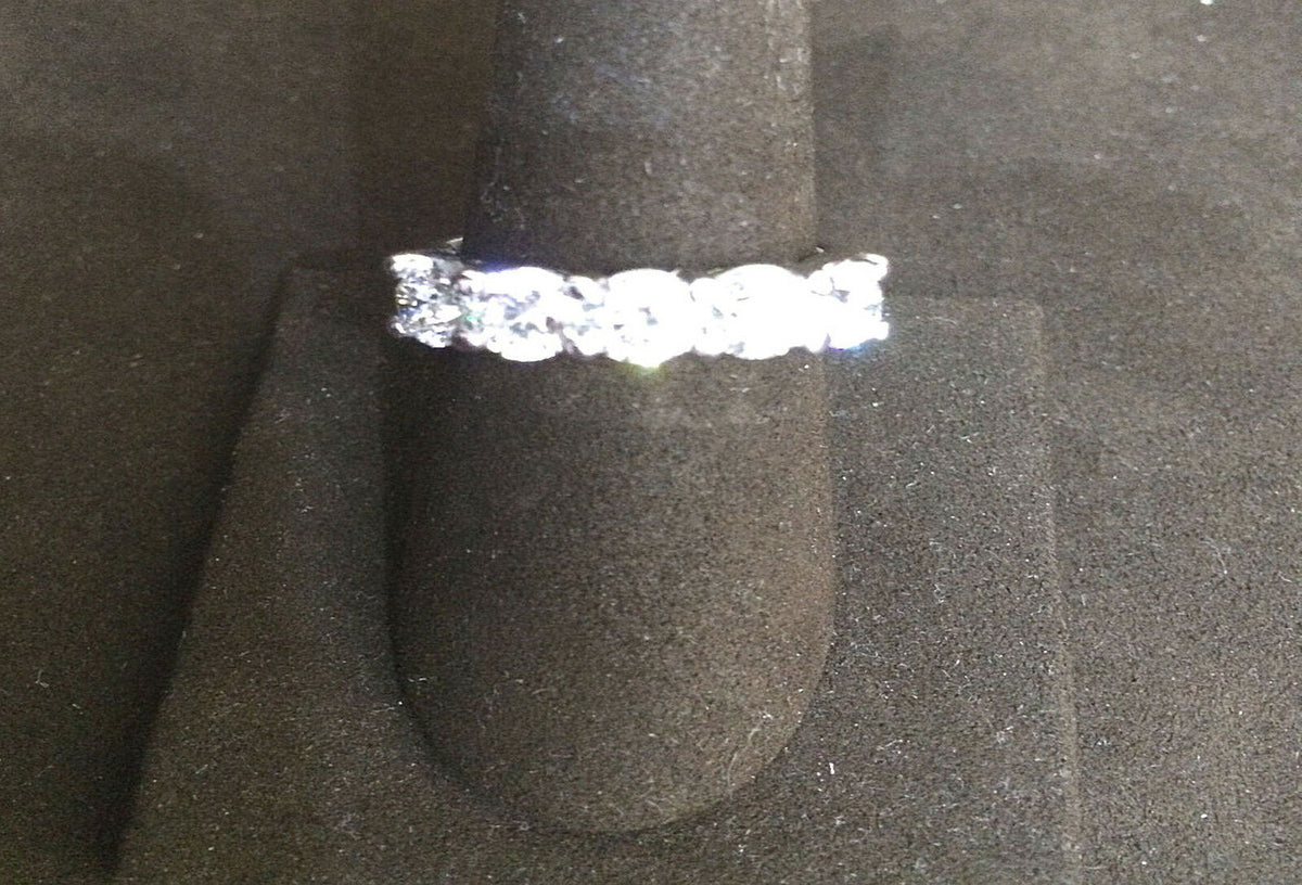 DIAMOND ROUND BRILLIANT SHAPE TOP SET DIAMOND BAND