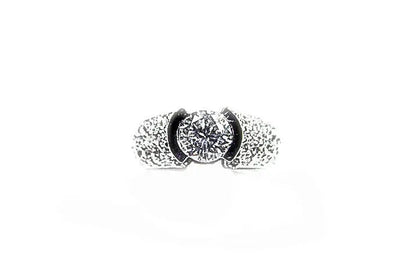ROUND BRILLIANT DIAMOND CENTER SET WITH PAVE SIDE DIAMOND