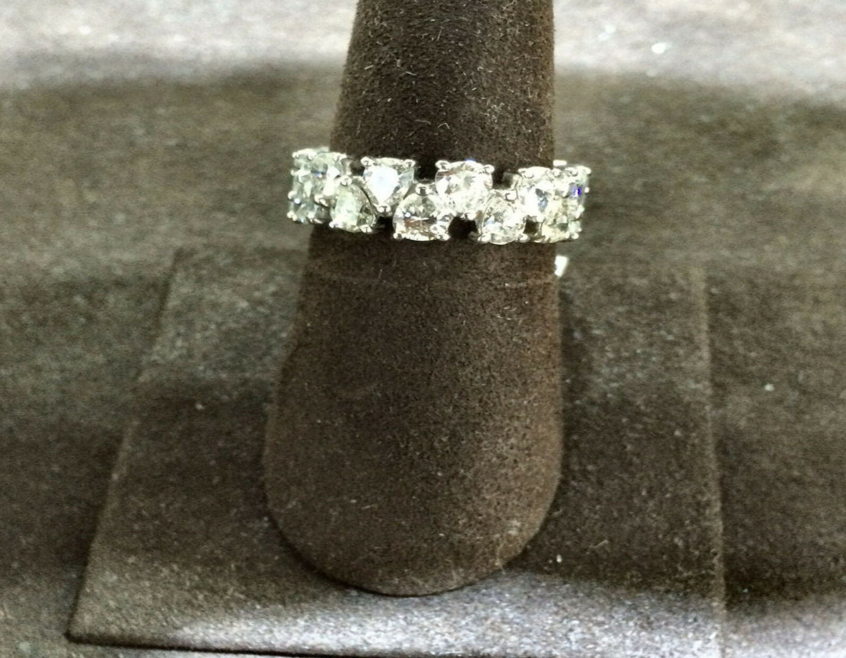 DIAMOND PEAR SHAPE SET ALTERNATING UP AND DOWN STYLE ALL THE WAY AROUND 18 K