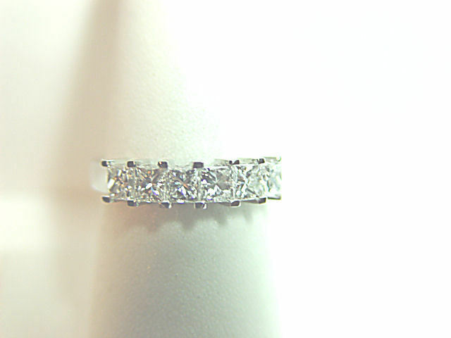 DIAMOND PRINCESS SHAPE 6 STONE COMMON PRONG SET DIAMOND BAND