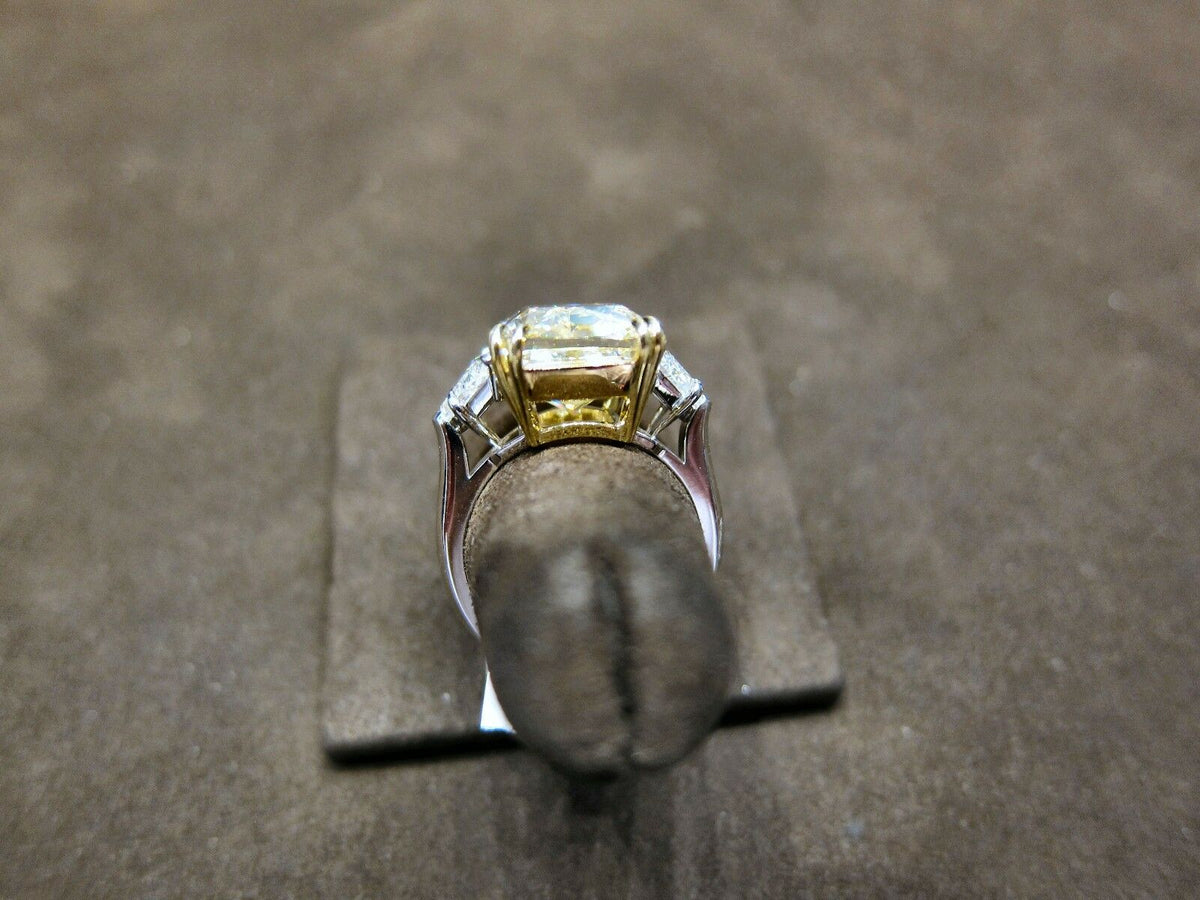 GIA CERTIFIED FANCY YELLOW DIAMOND CUSHION BRILLIANT DIAMOND SIDE SHEILD SHAPE